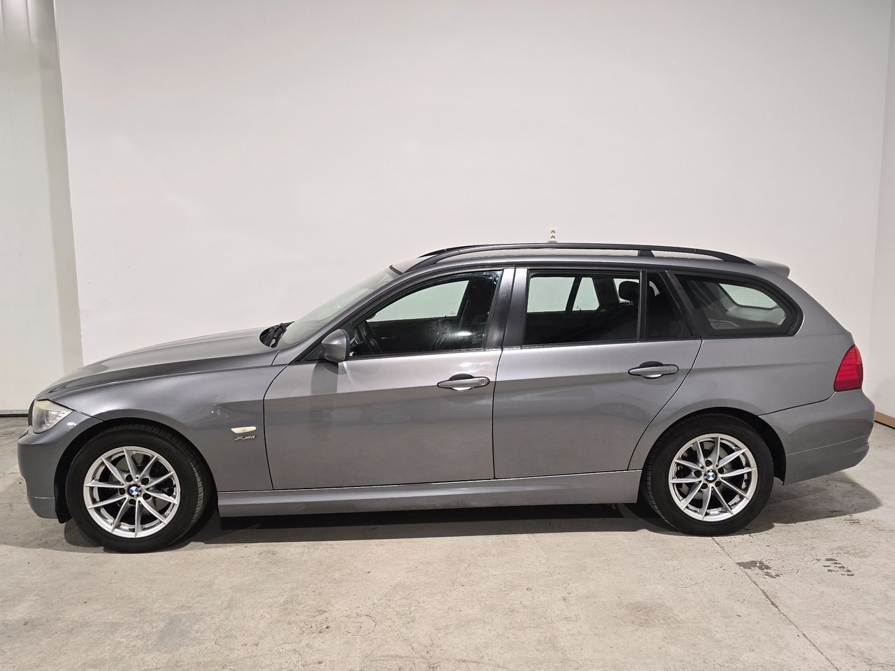 BMW 320 d xDrive Touring Comfort 2010, bild 3/10