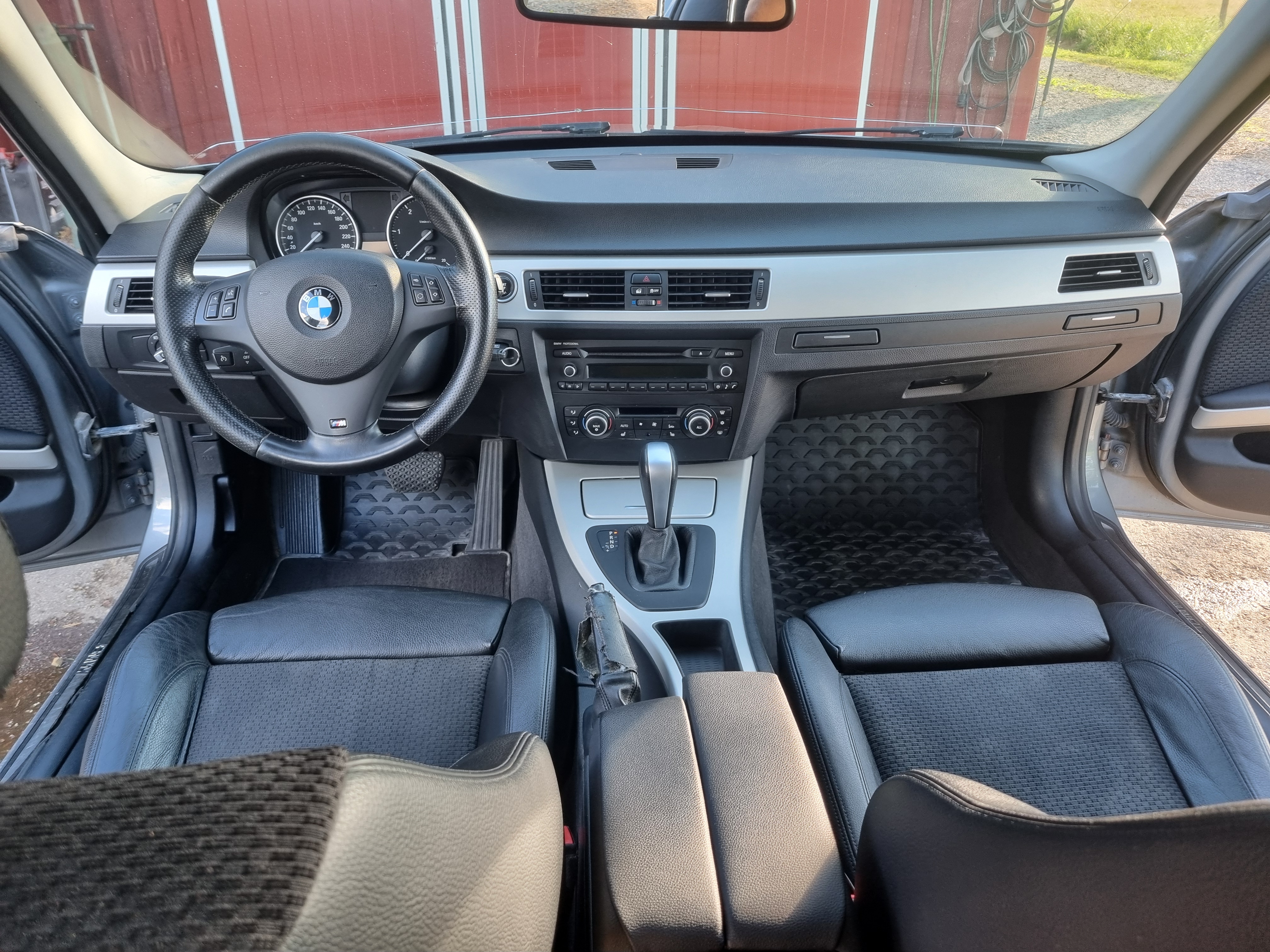 BMW 320d 2011, bild 5/6