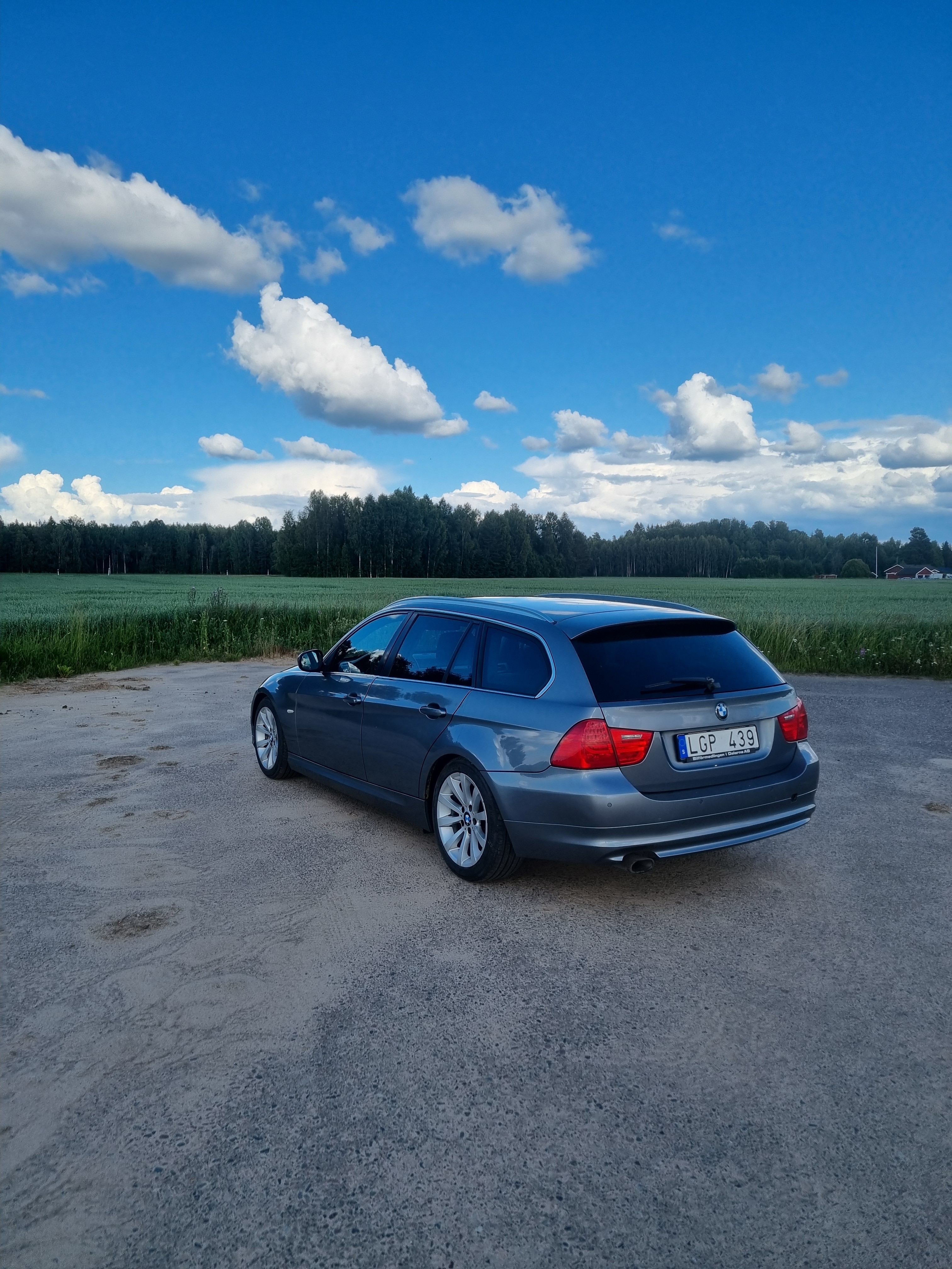 BMW 320d 2011, bild 6/6