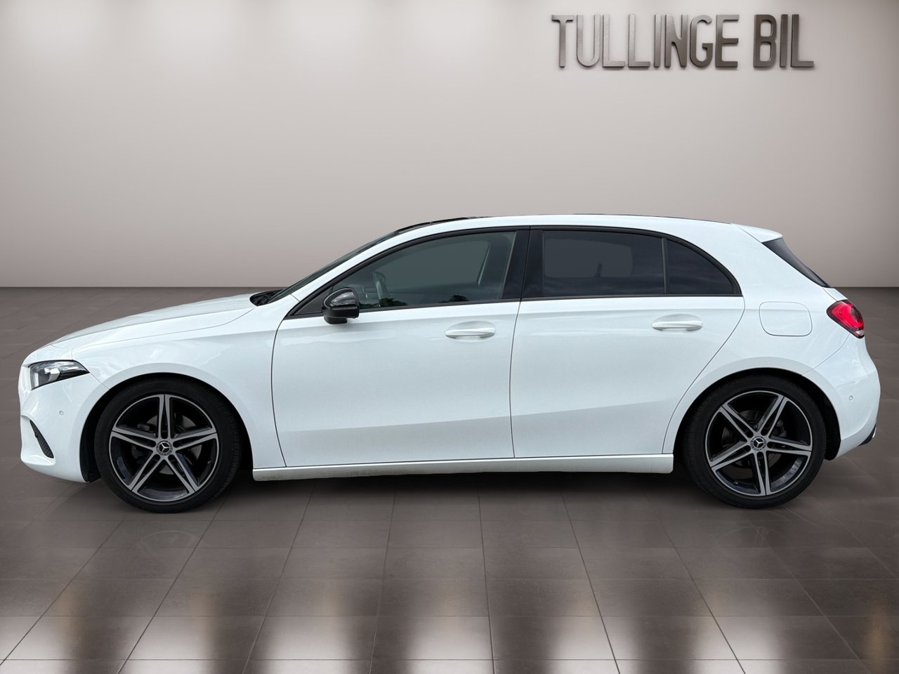 Mercedes-Benz A 180 d 2019, bild 2/10