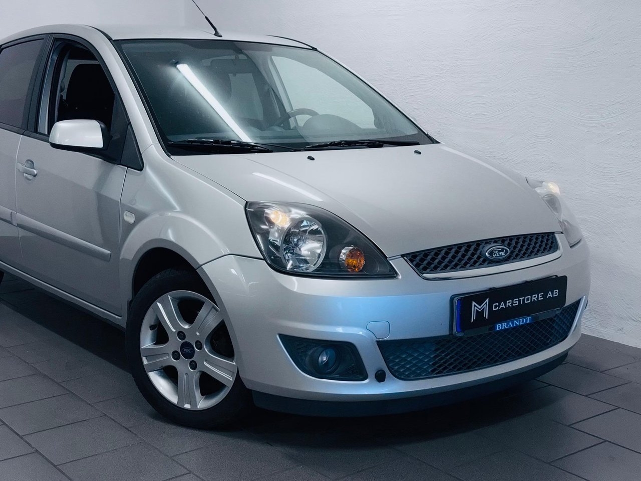Ford Fiesta 5-dörrar 1.4 80hk 2008, bild 2/15