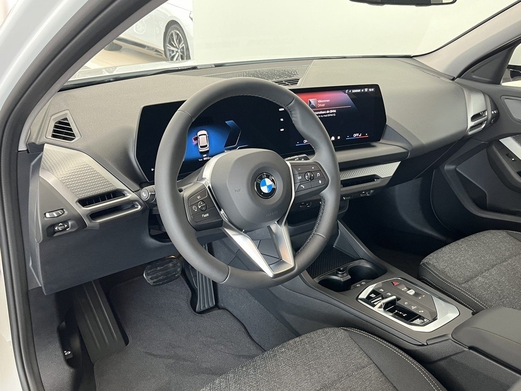 BMW 120 2026, bild 6/13