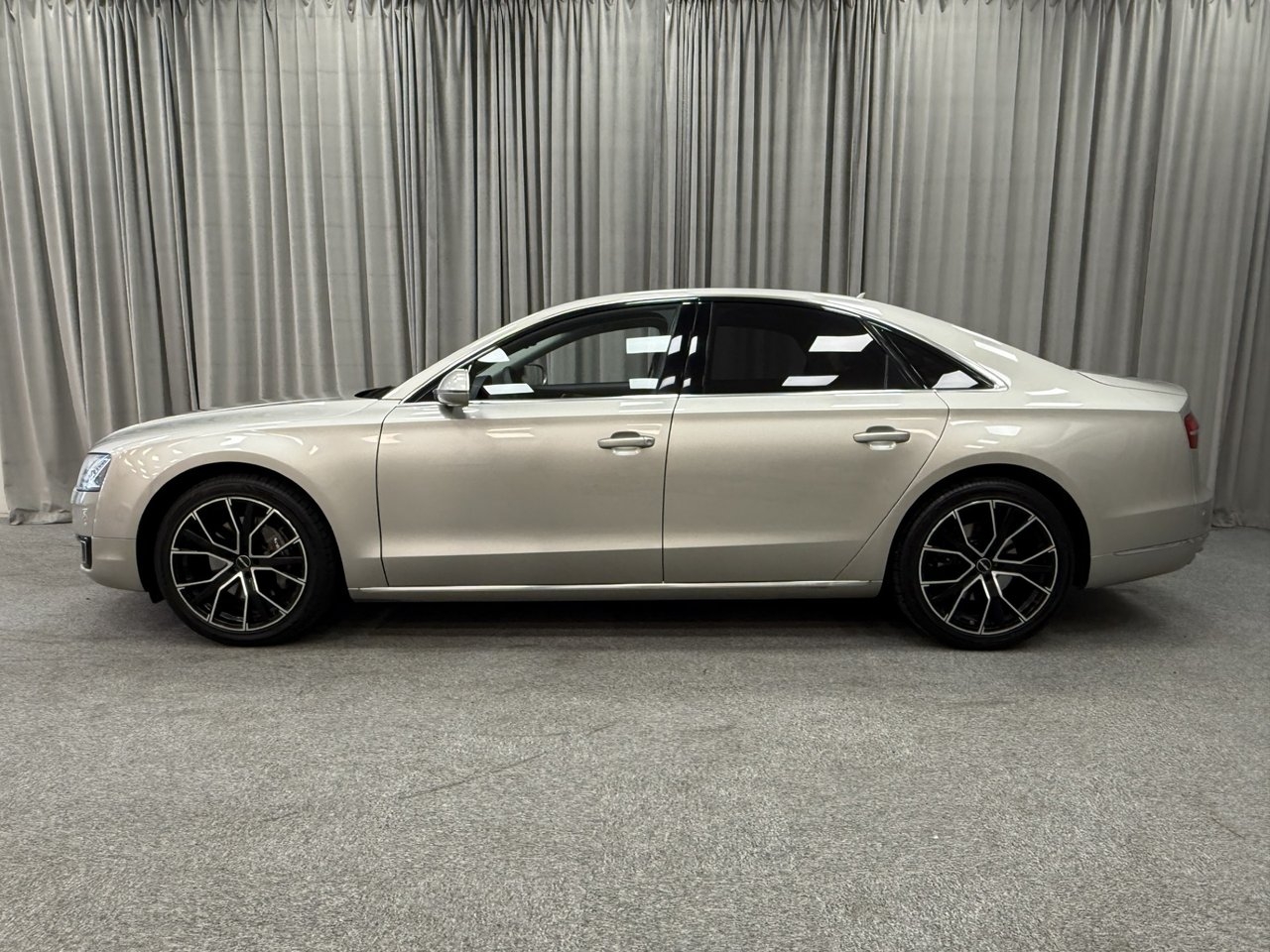 Audi A8 2016, photo 2/10