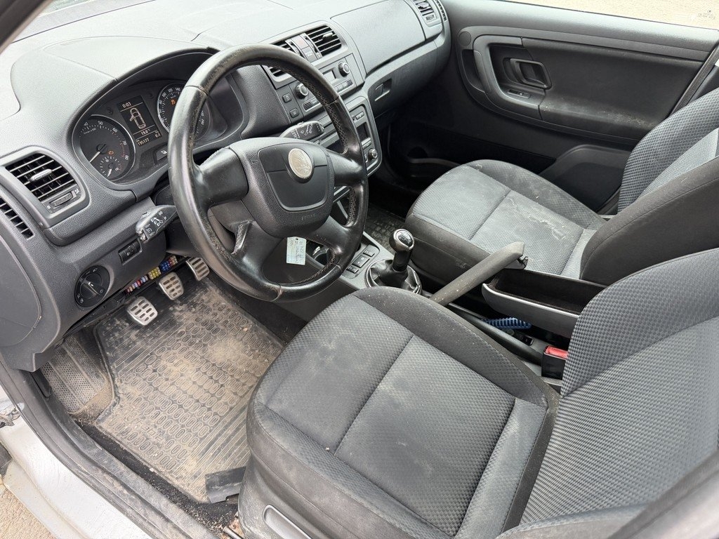 Skoda Fabia 2011, bild 6/16