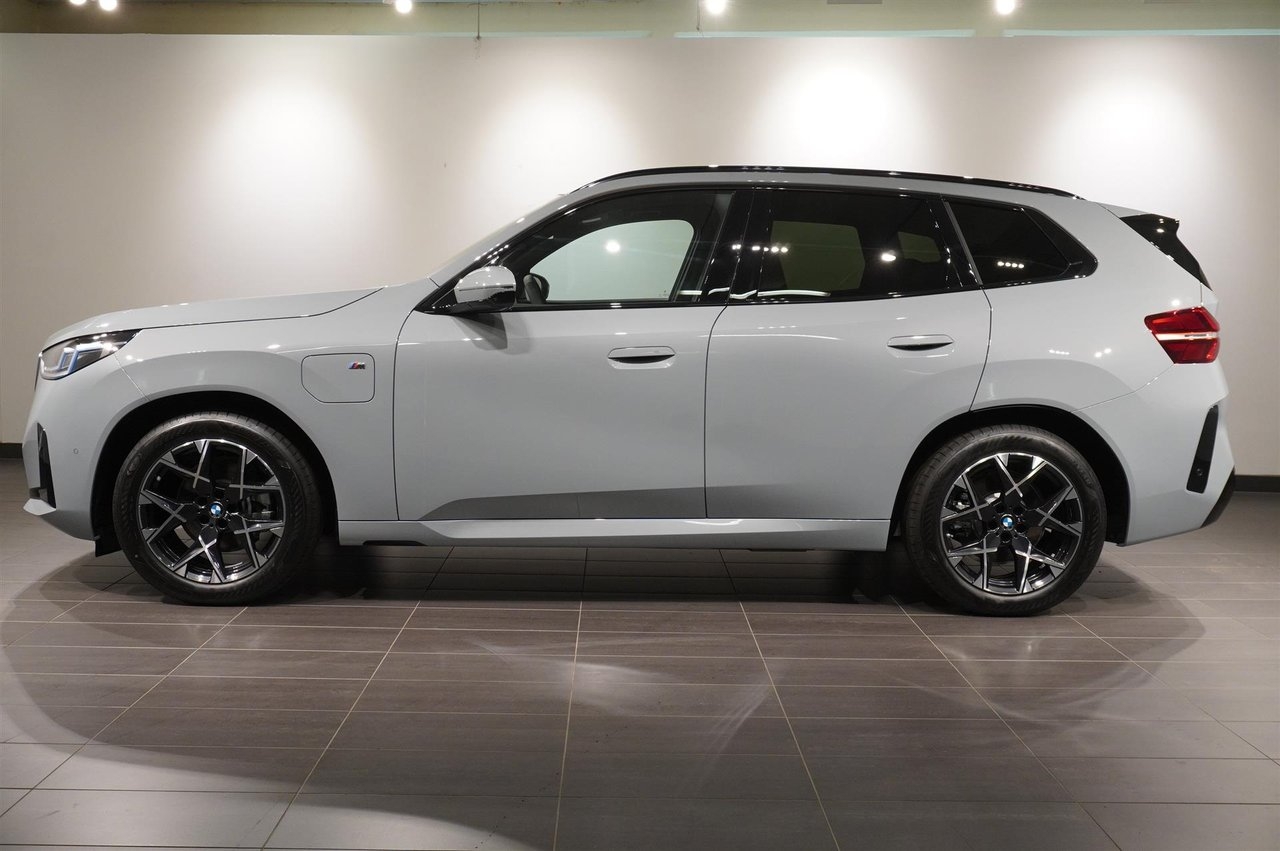 BMW X3 30e xDrive 2026, bild 2/18