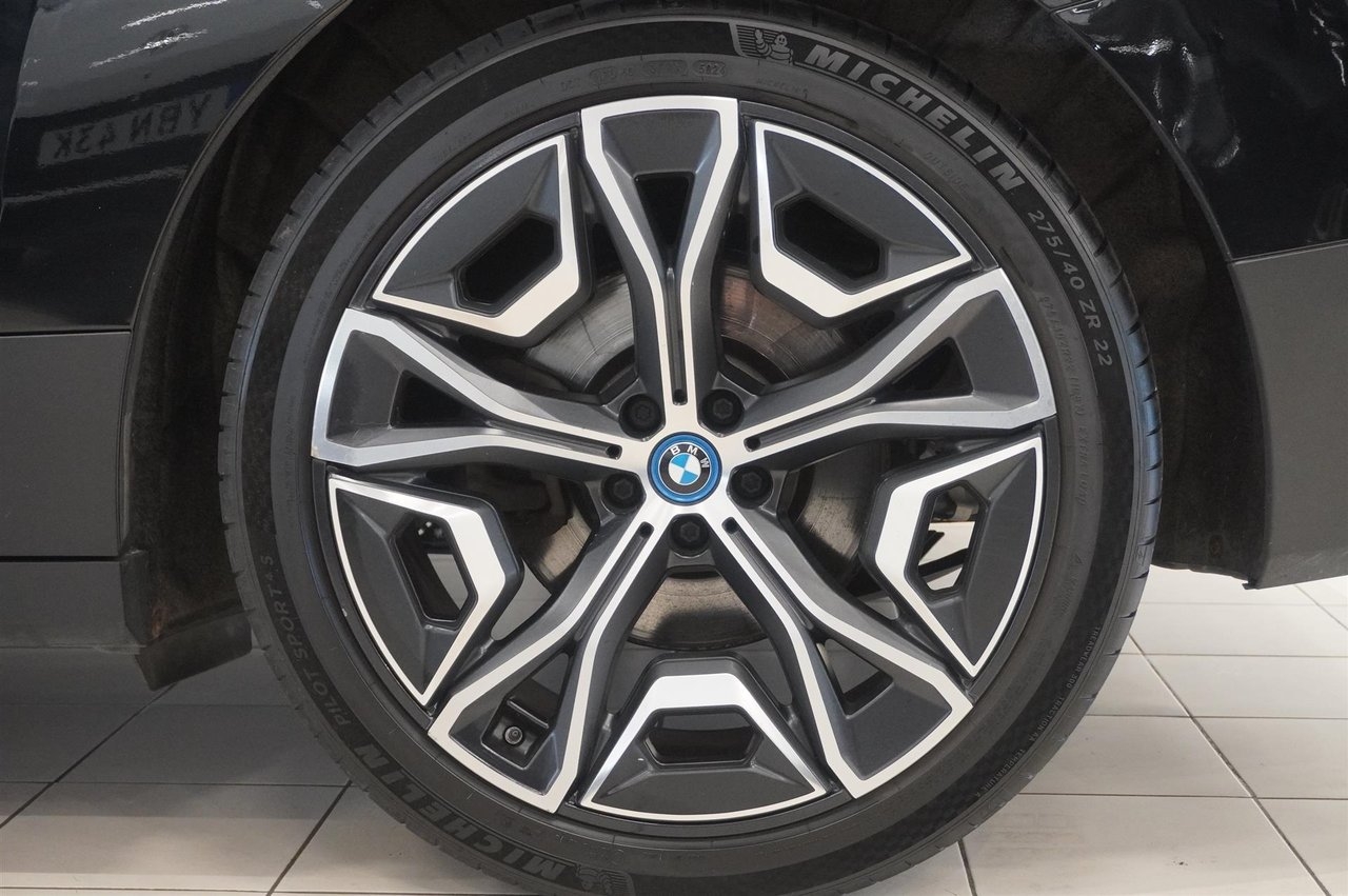 BMW iX xDrive40 2022, photo 6/19
