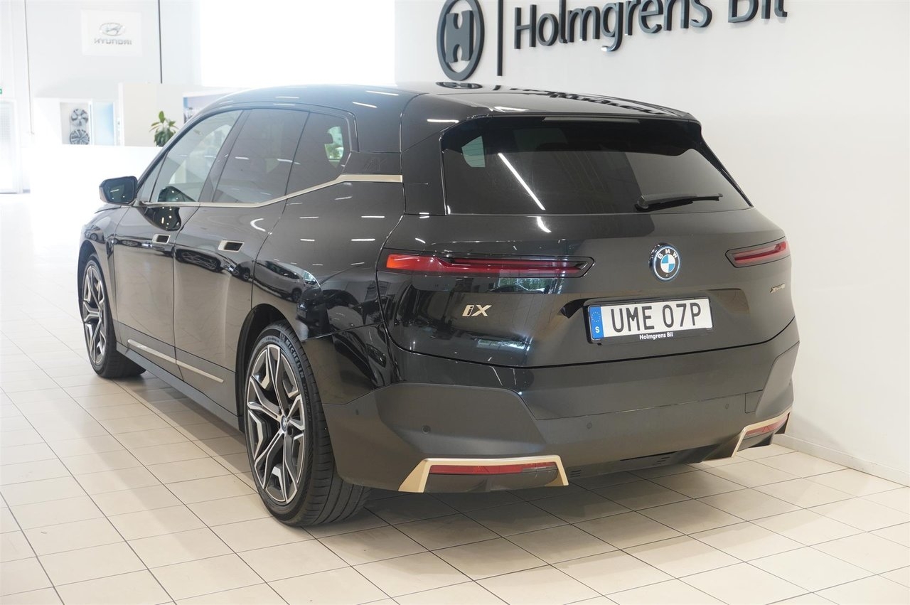 BMW iX xDrive40 2022, photo 5/19