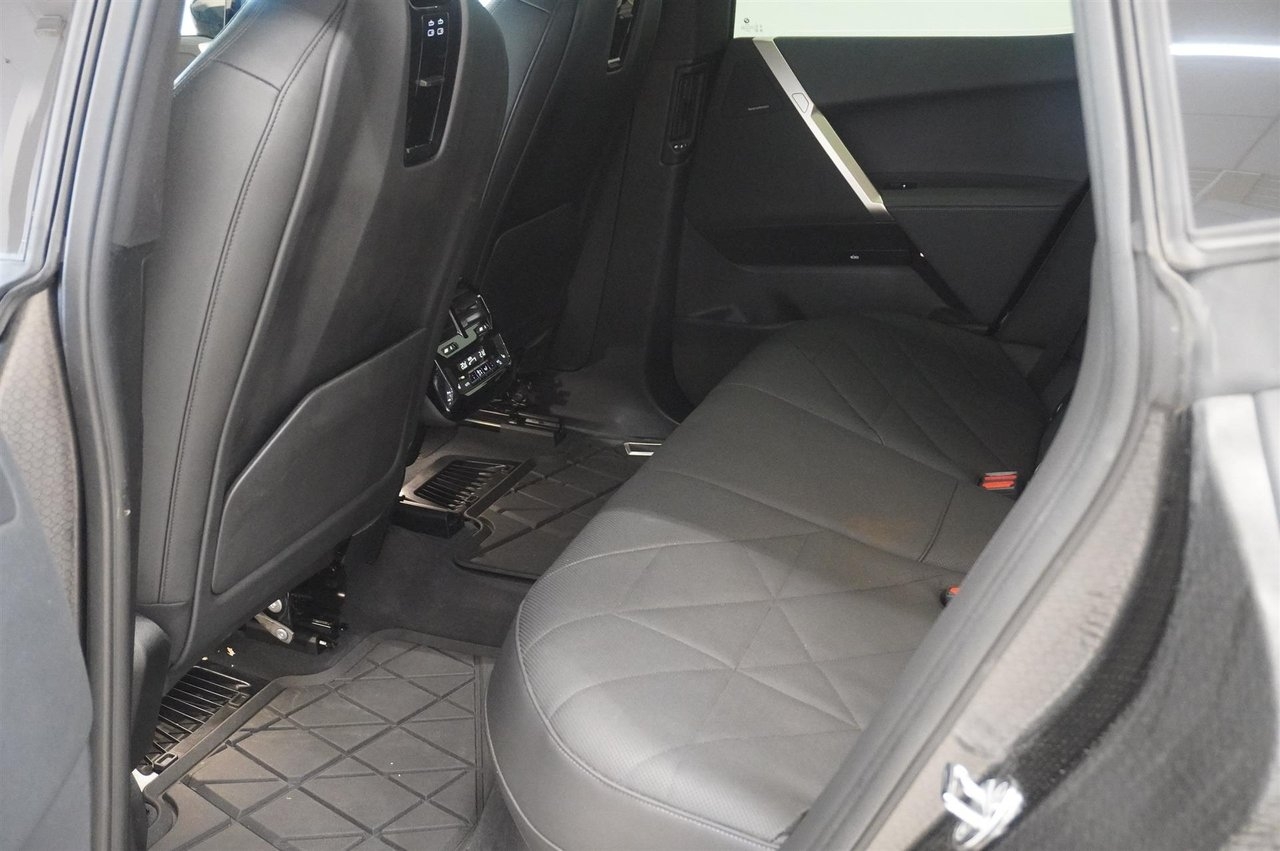 BMW iX xDrive40 2022, photo 7/19