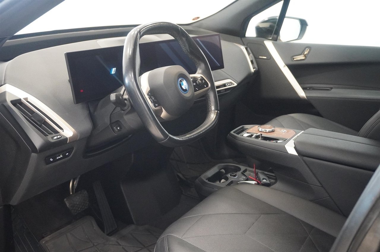 BMW iX xDrive40 2022, photo 2/19