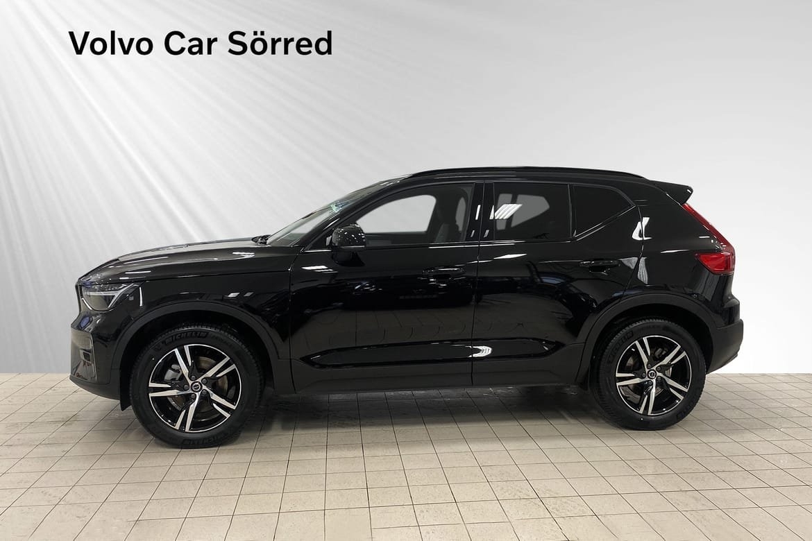 Volvo XC40 B3 FWD Bensin Plus Dark 2026, bild 3/10