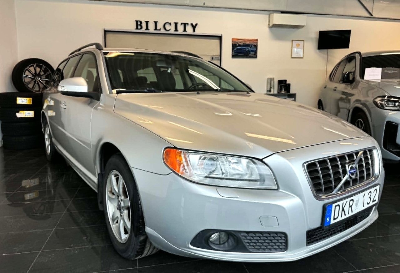 Volvo V70 2.0F Momentum Dragkrok 2009, bild 2/10