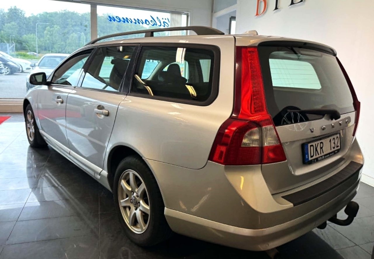 Volvo V70 2.0F Momentum Dragkrok 2009, bild 3/10