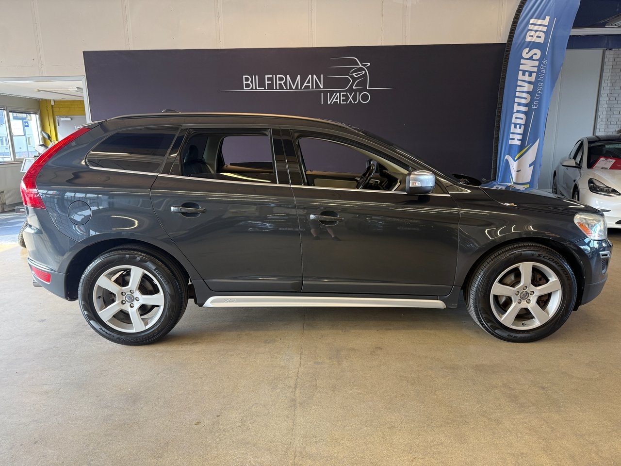 Volvo XC60 D5 AWD Geartronic R-Design 2010, bild 3/10