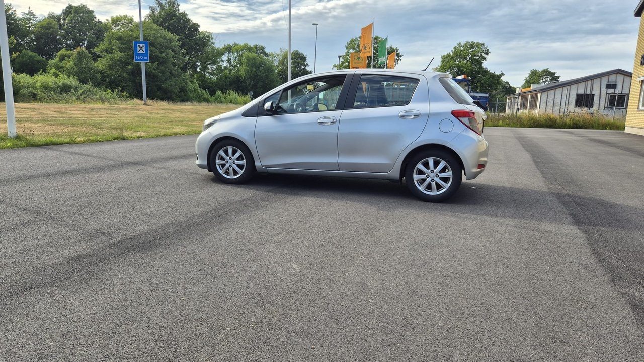 Toyota Yaris 2012, photo 3/9