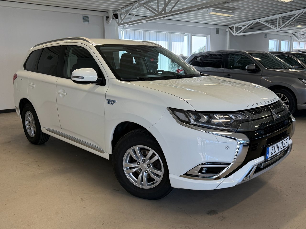Mitsubishi Outlander 2020, bild 2/10