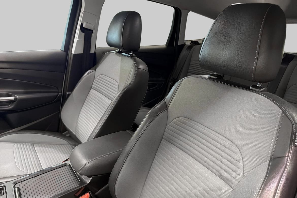 Ford Kuga 2.0 TDCi 150hk AWD Titanium 2017, bild 7/10