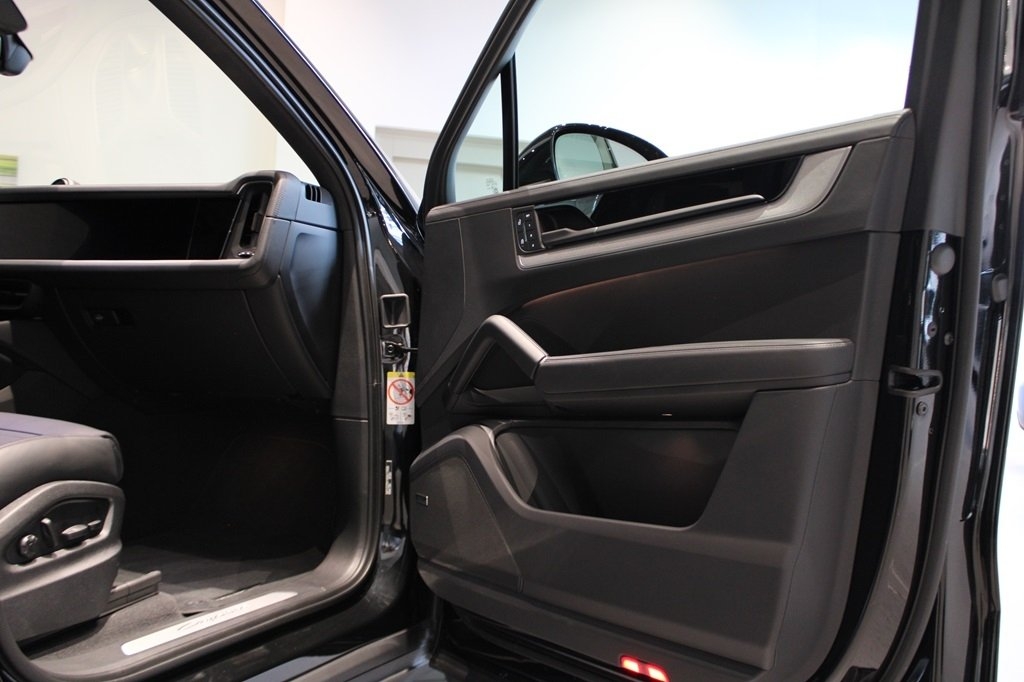 Porsche Cayenne E-Hybrid Moms 2025, photo 5/10