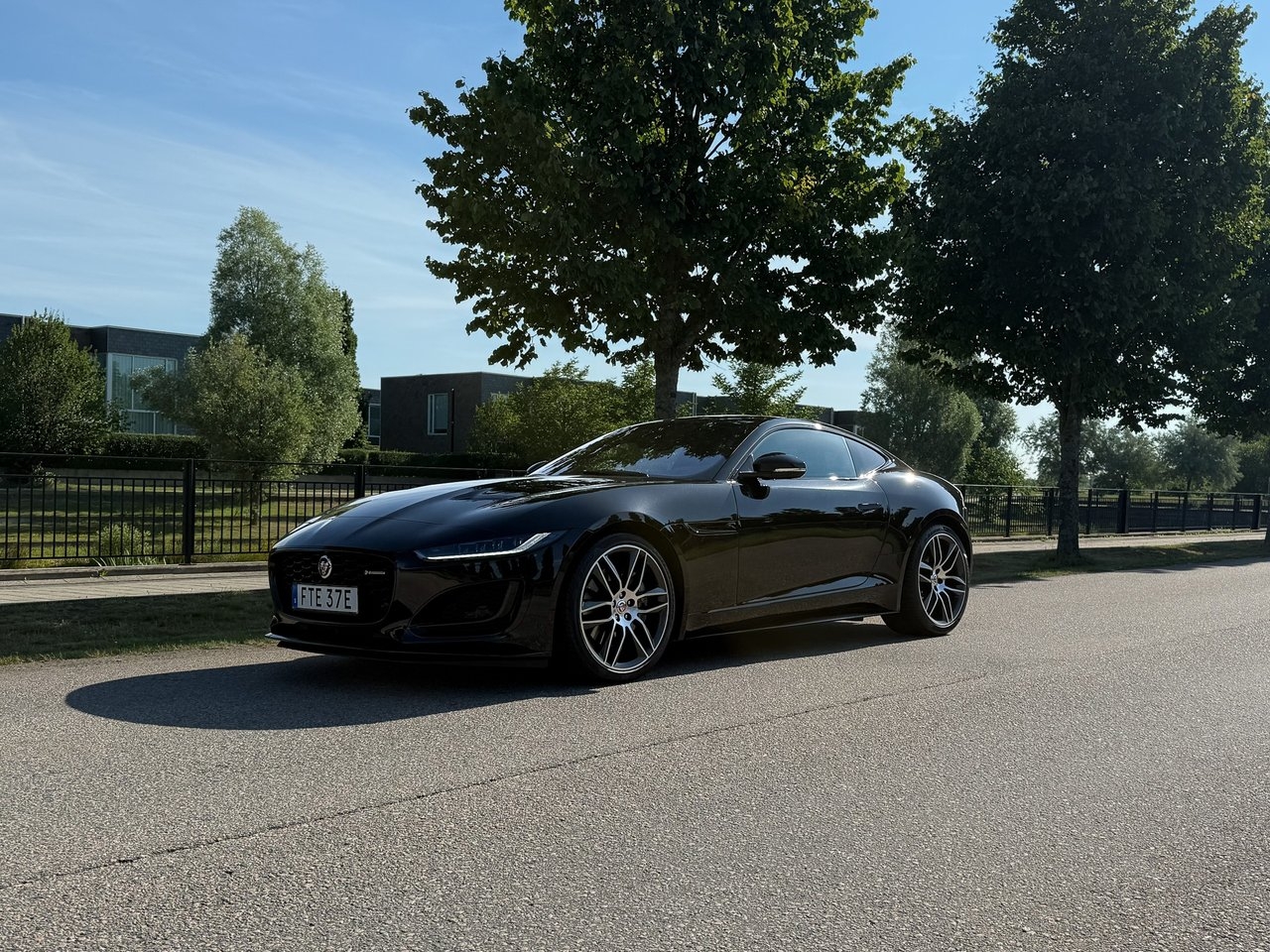 Jaguar F-Type P300 R-Dynamic Black 2022, bild 2/10