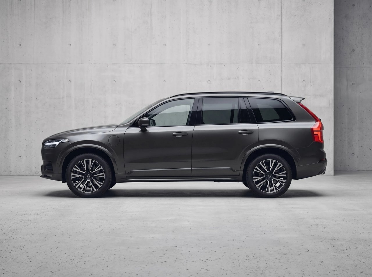 Volvo XC90 2024, photo 2/10