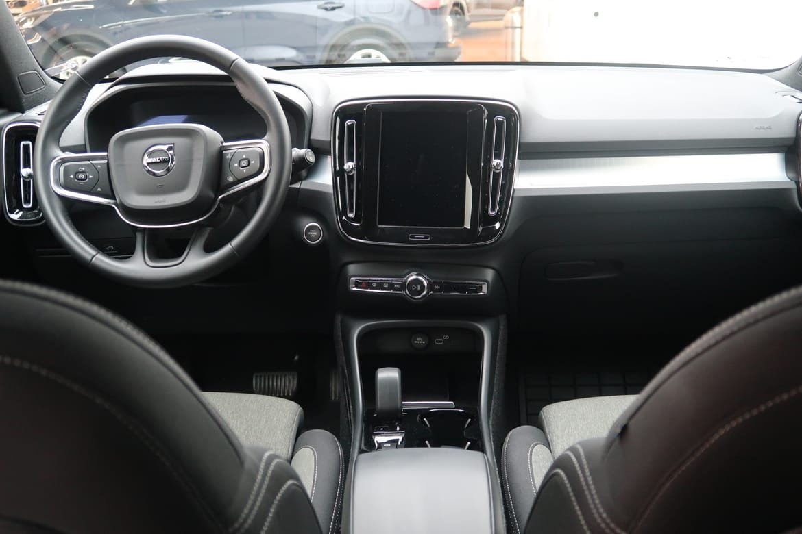 Volvo XC40 B4 FWD Bensin Plus Dark 2025, bild 6/20