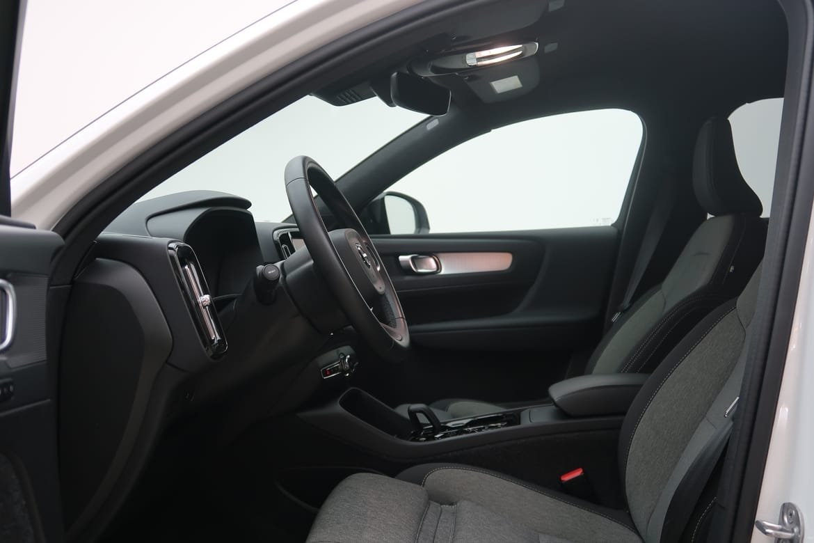 Volvo XC40 B4 FWD Bensin Plus Dark 2025, bild 4/20