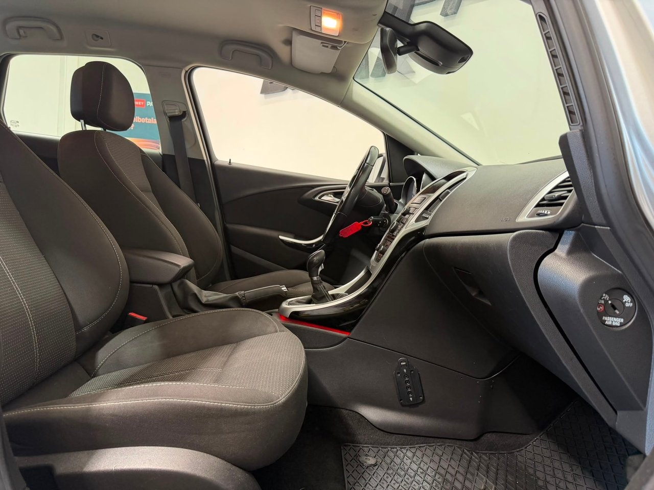 Opel Astra 2013, photo 6/17