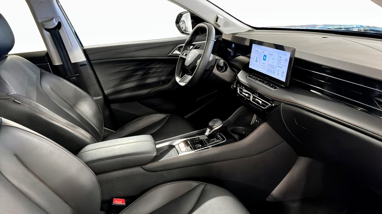 MG HS Luxury PHEV 1,5T 307hk Automat 2024, bild 3/9