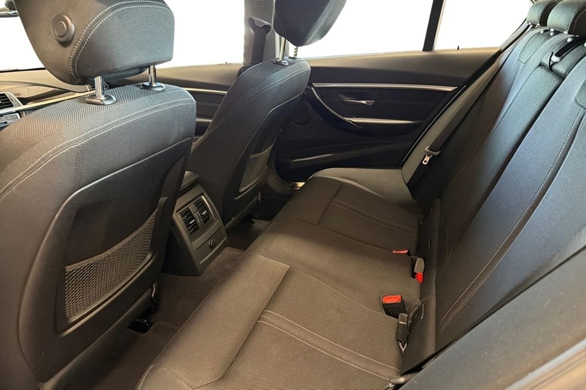 BMW 330 2018, bild 6/27