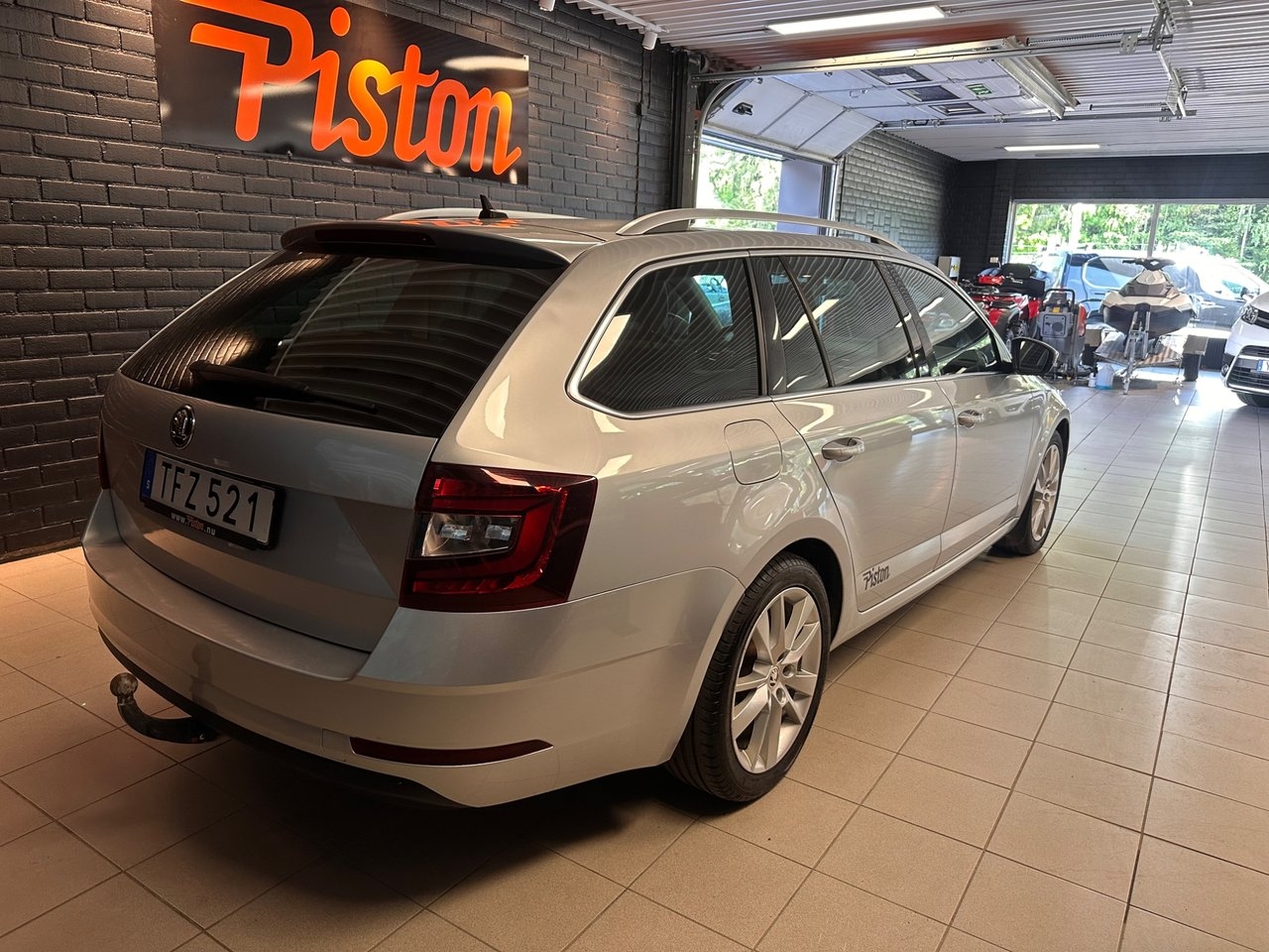 Skoda Octavia 2018, bild 2/6