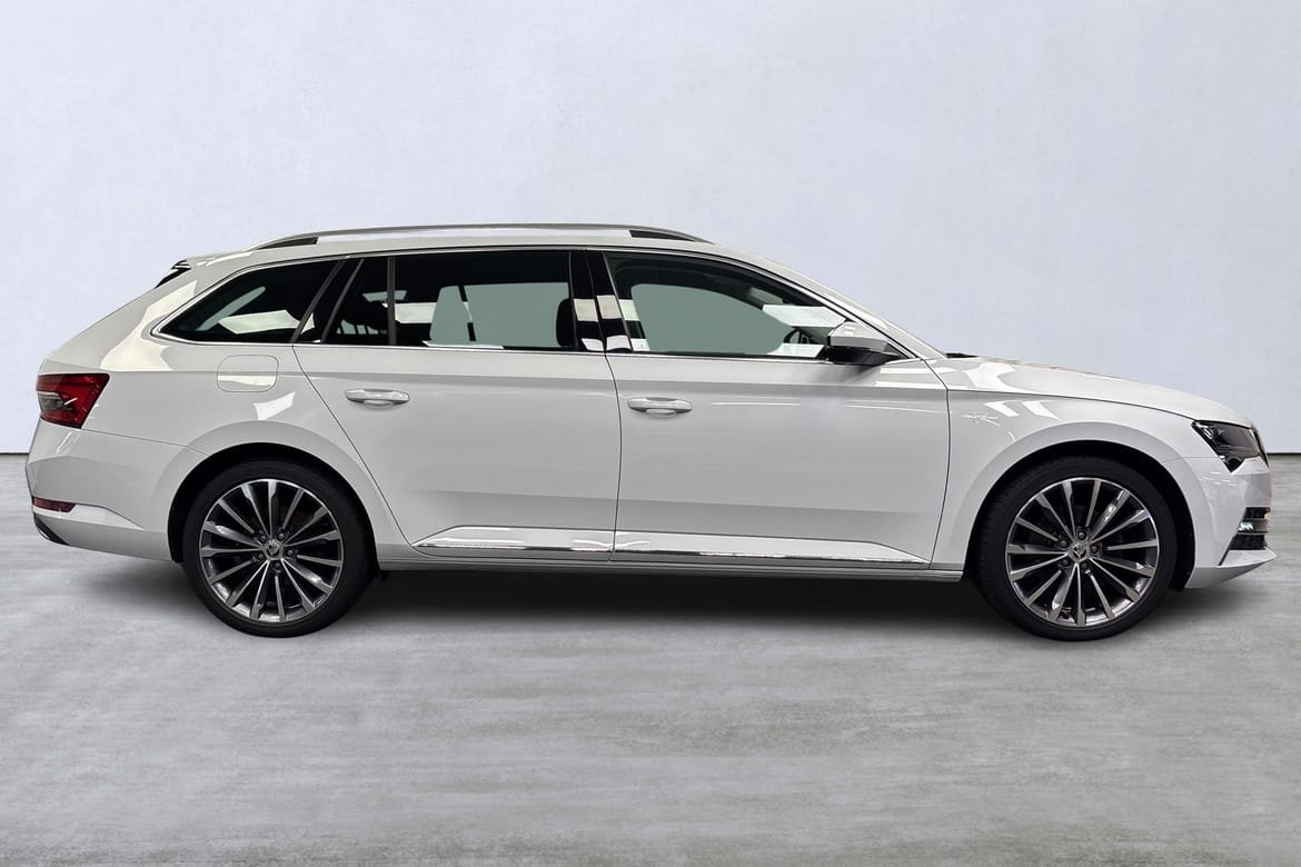 Skoda Superb iV Kombi 1.4 TSI 2023, bild 3/24