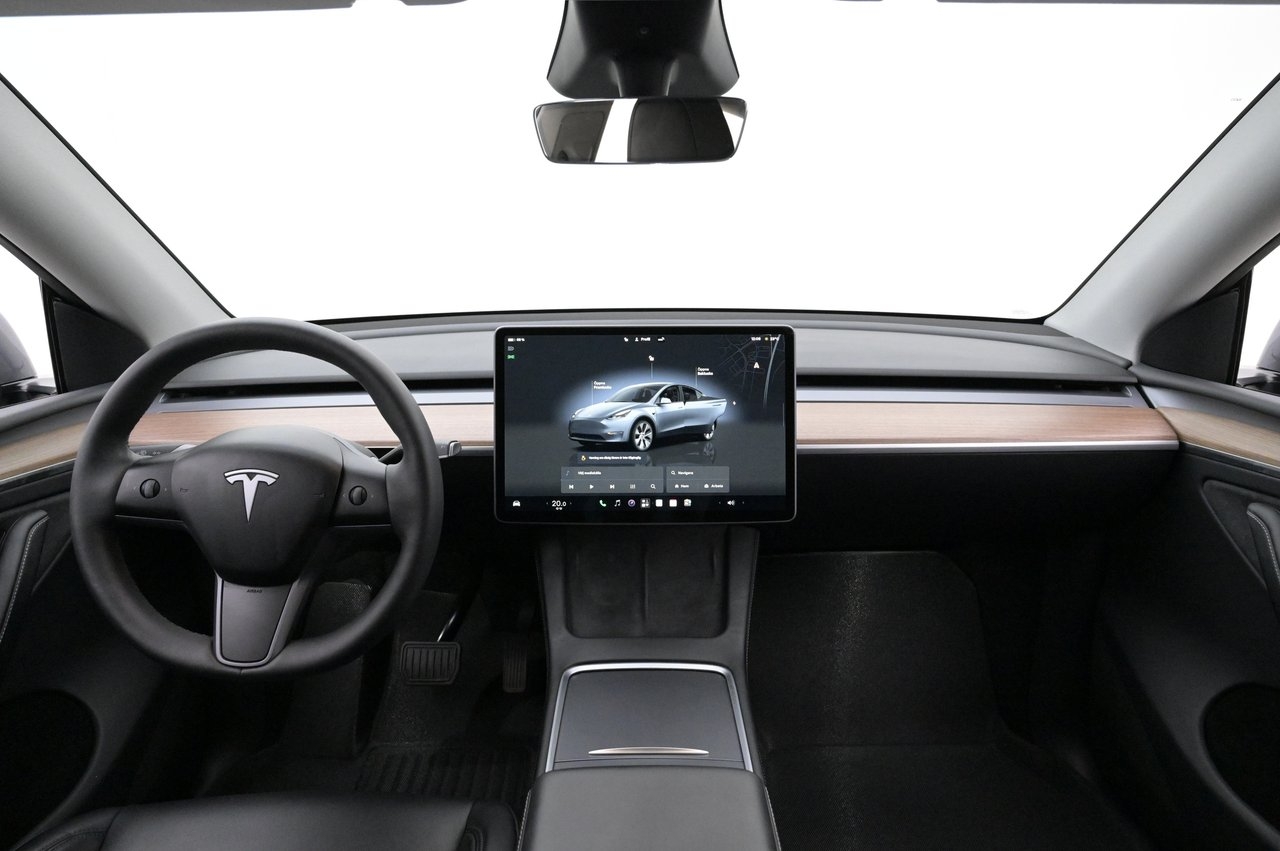 Tesla Model Y Long Range AWD Autopilot 2025, bild 6/27