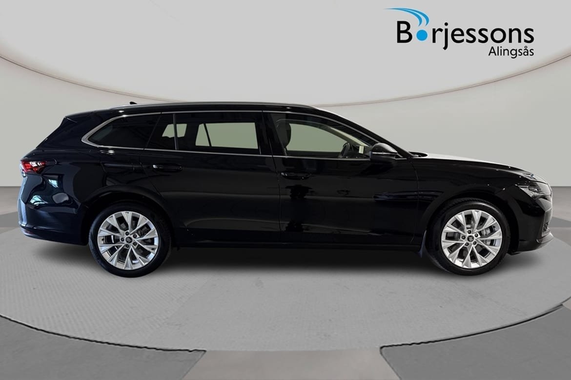 Skoda Superb 2026, photo 2/8