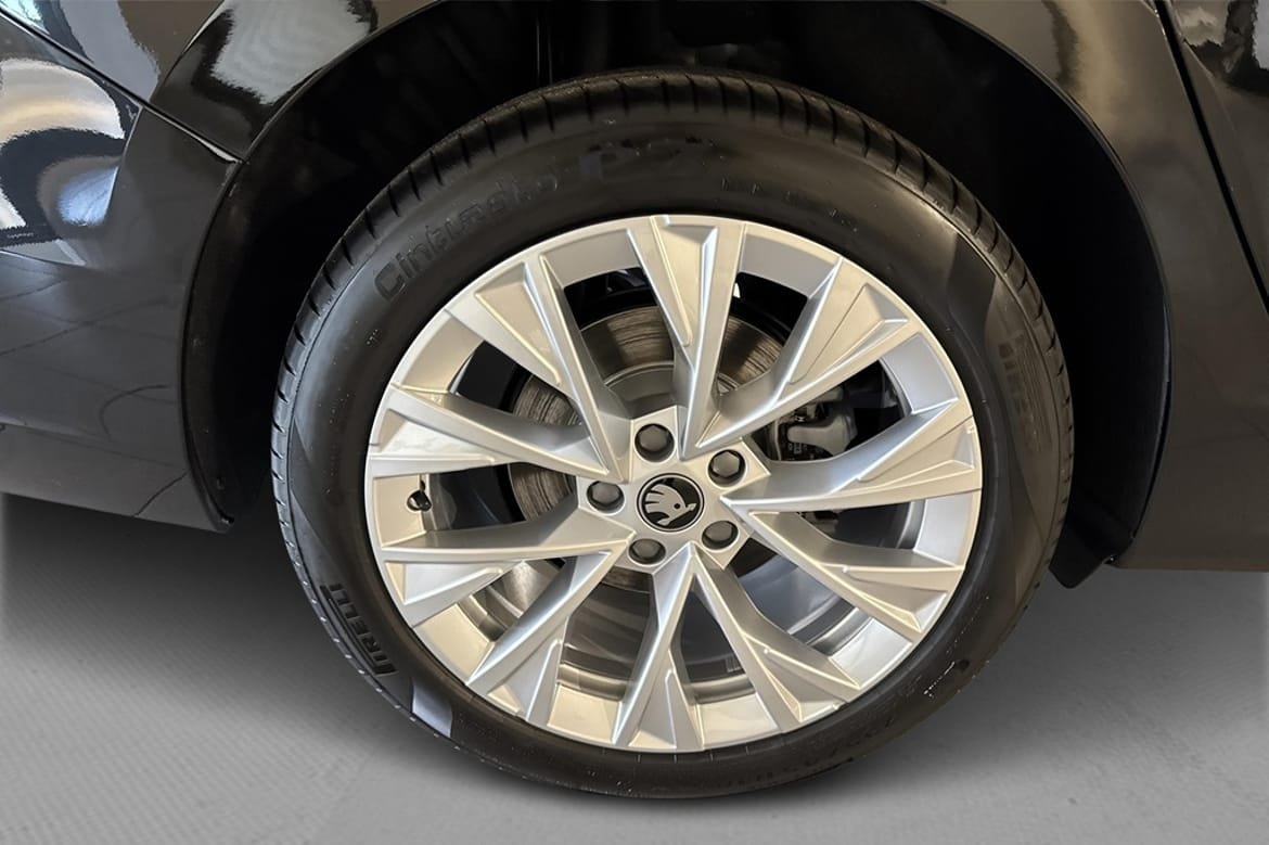 Skoda Superb 2026, photo 8/8