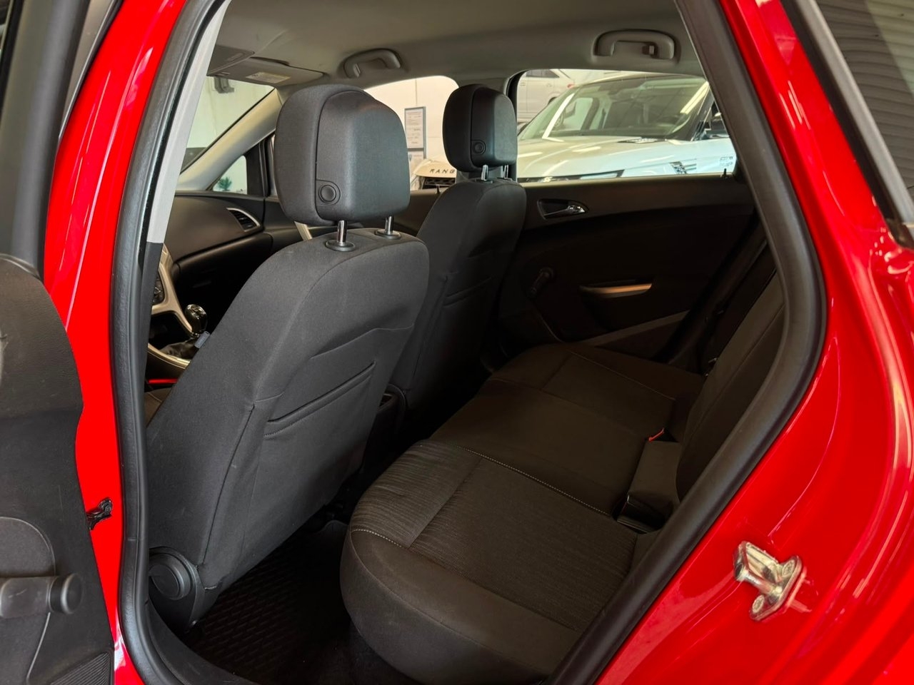 Opel Astra 2011, bild 7/10