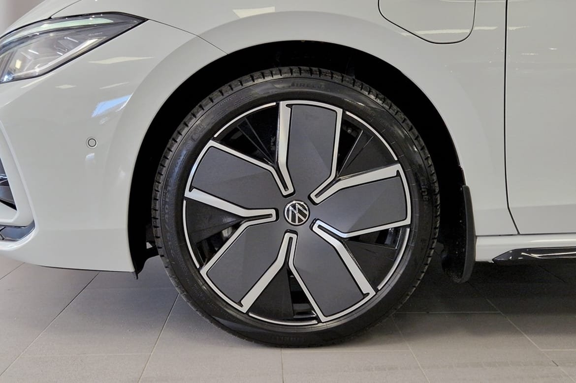 Volkswagen Passat R-Line 2025, photo 3/18
