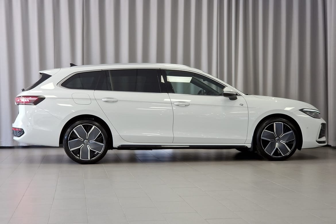 Volkswagen Passat R-Line 2025, photo 4/18