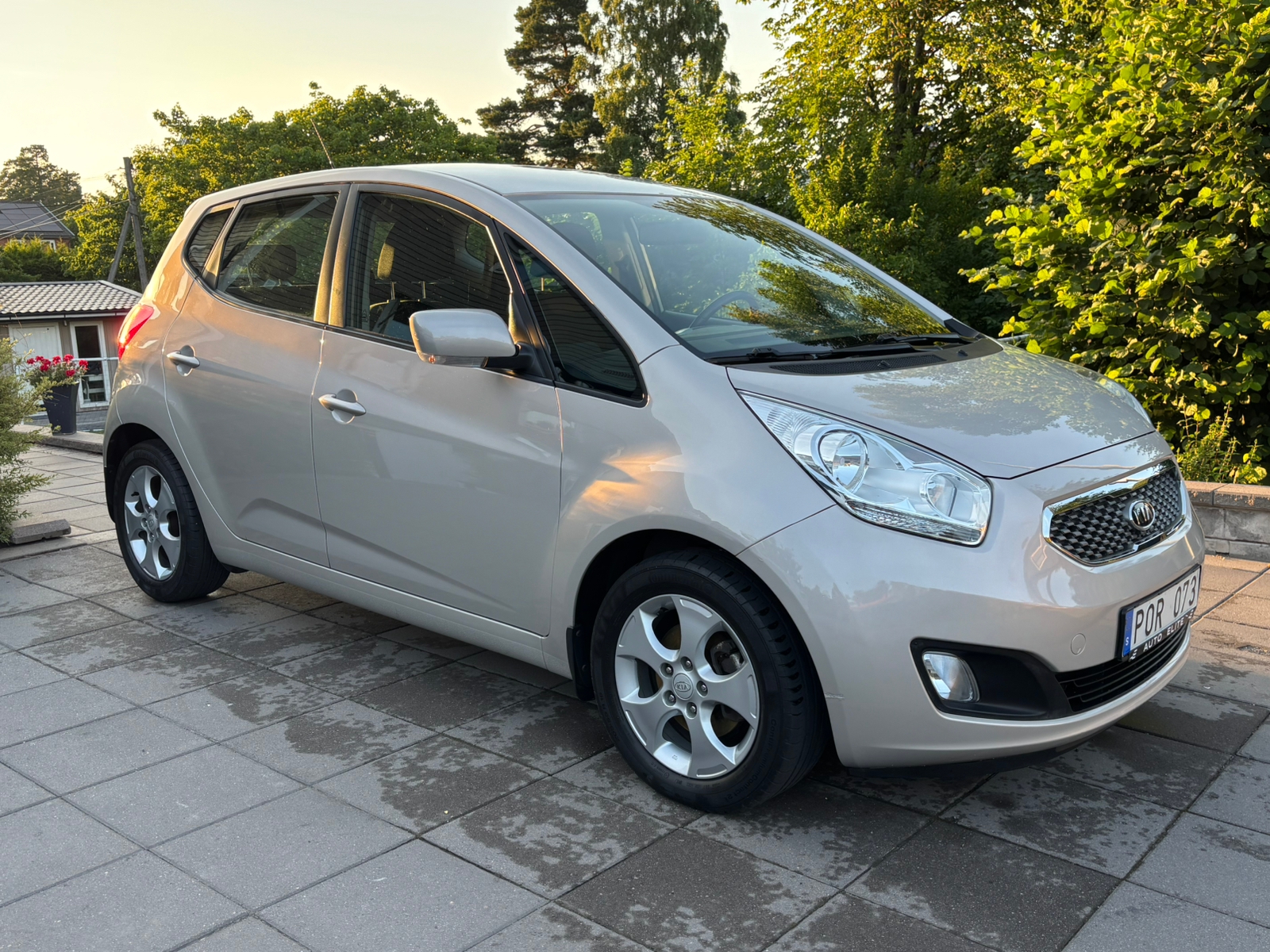 Kia Venga 1.4 CRDi Manuell 2011, bild 2/11
