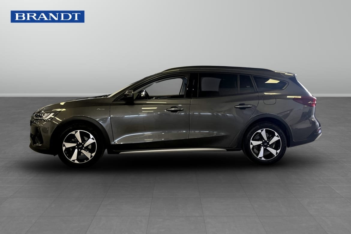 Ford Focus 2023, photo 3/9
