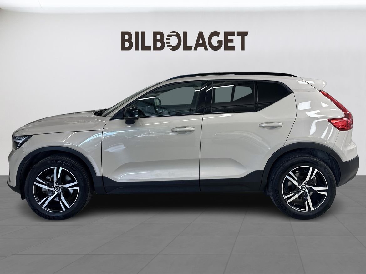 Volvo XC40 B4 FWD Bensin Plus Dark 2025, bild 2/16