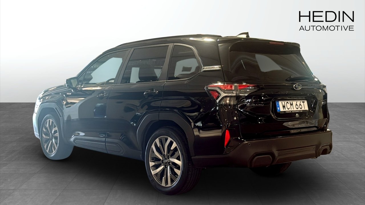Subaru Forester 2.0I E-Boxer Touring 2025, kuva 2/13
