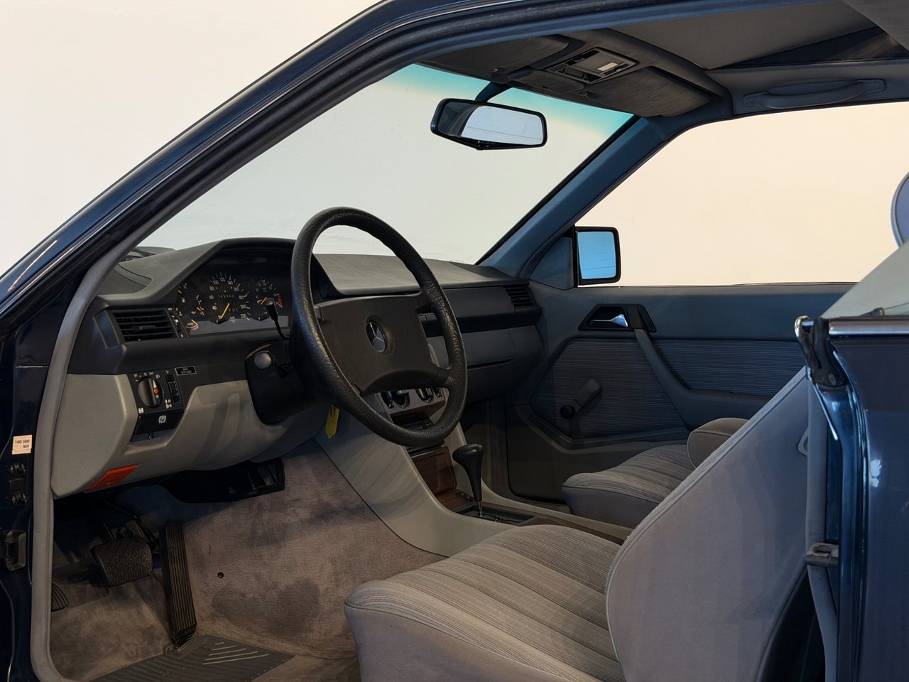Mercedes-Benz 230 CE Coupé 1989, photo 5/10