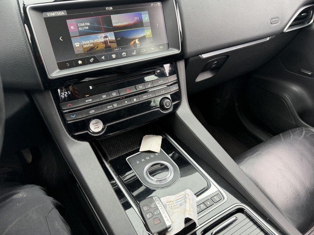 Jaguar F-Pace 2018, bild 6/10