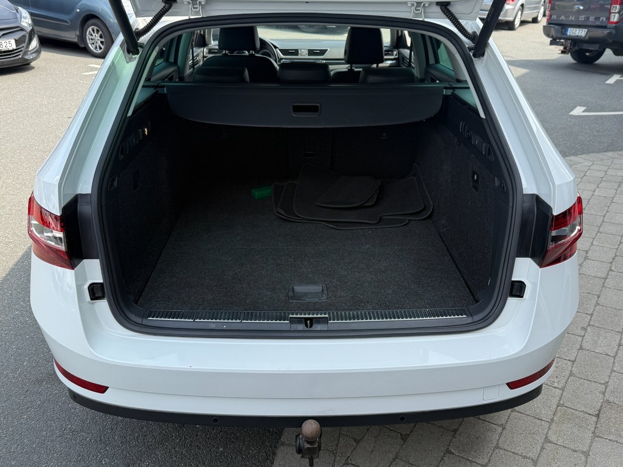 Skoda Superb 2017, bild 6/10