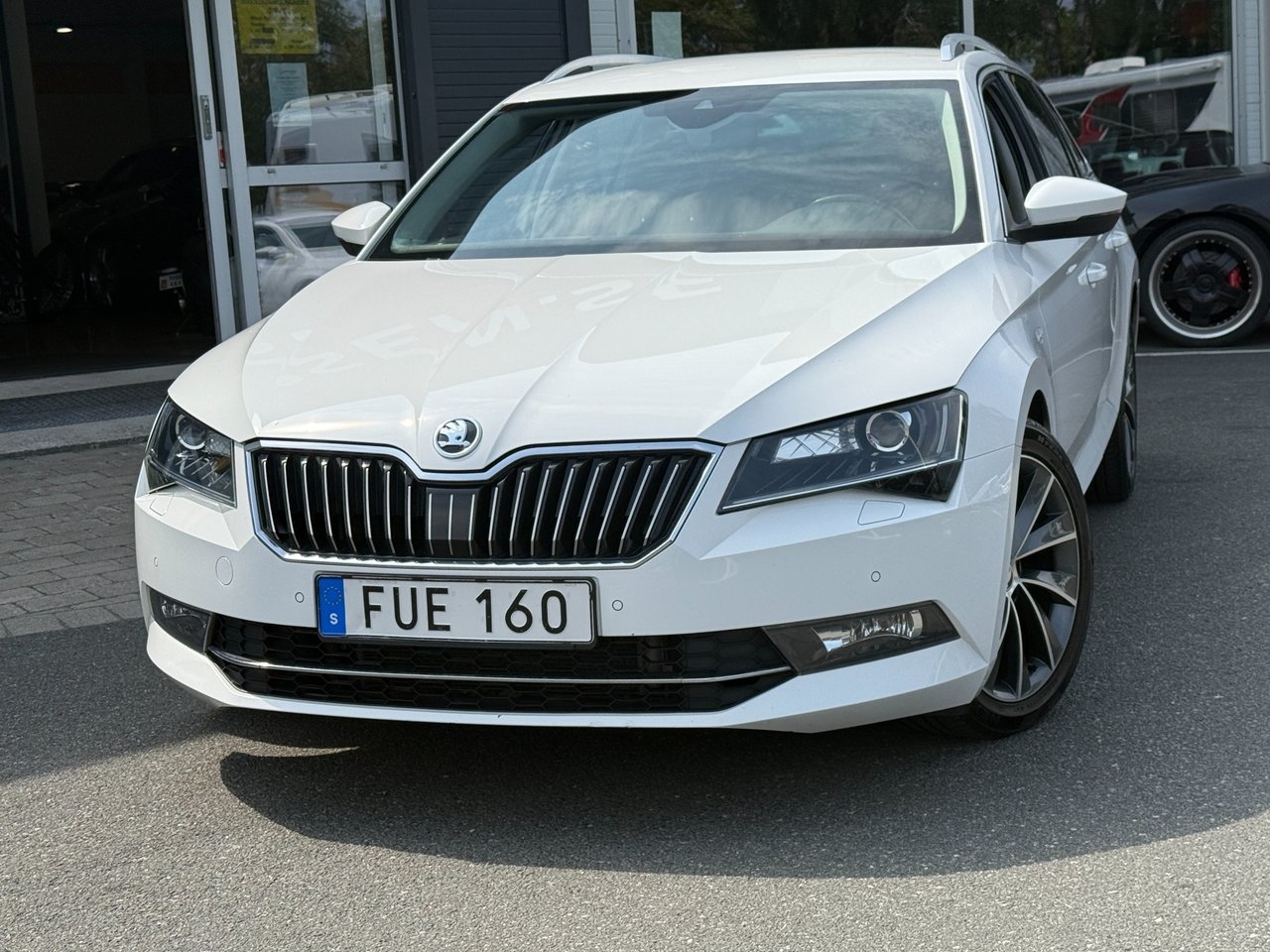 Skoda Superb 2017, bild 2/10