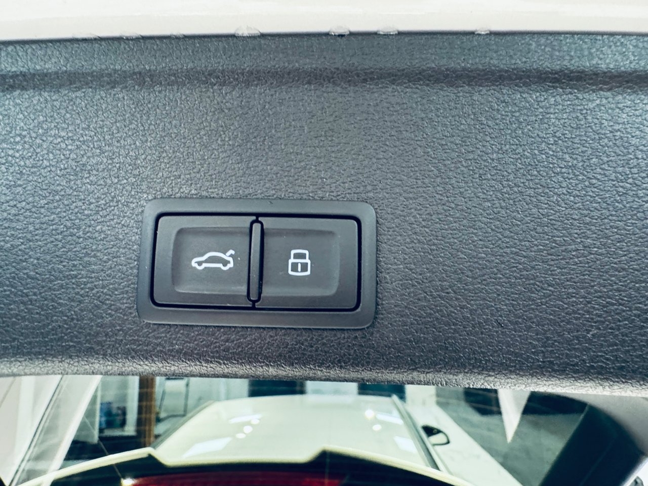 Audi A4 2024, bild 6/10