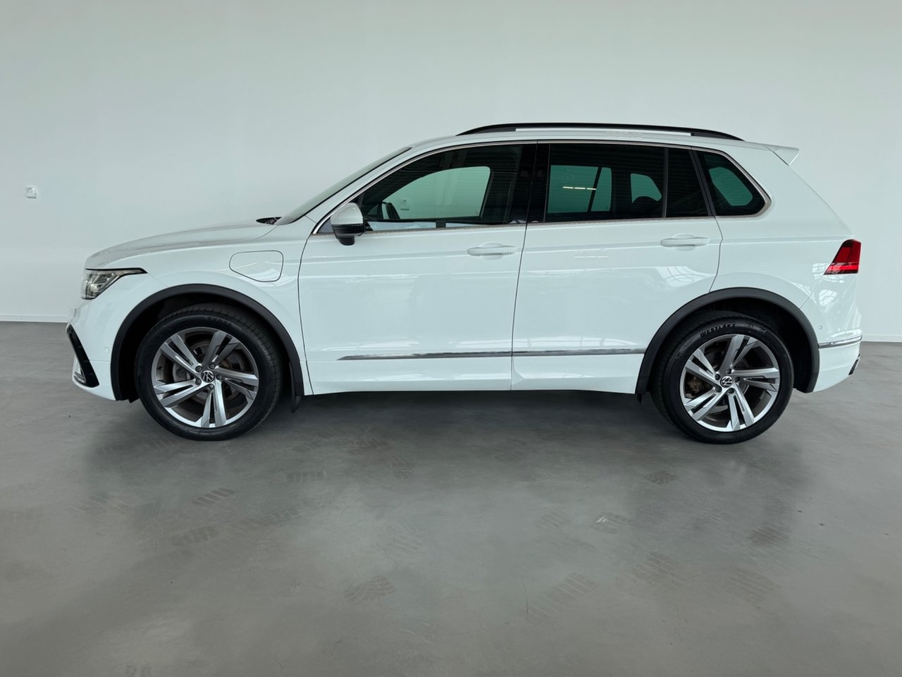 Volkswagen Tiguan eHybrid 1.4 TSI R-Line 2022, photo 2/12