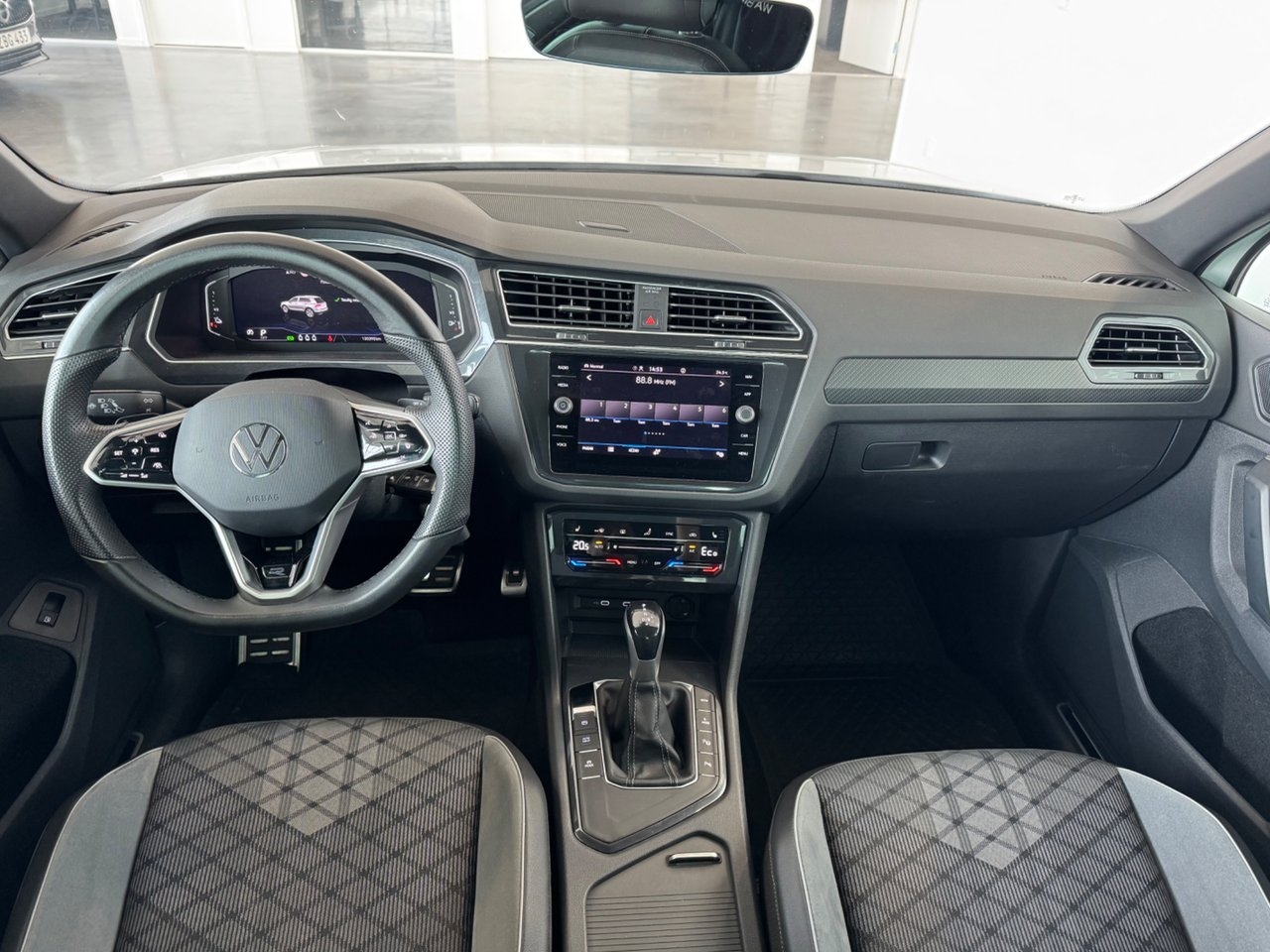 Volkswagen Tiguan eHybrid 1.4 TSI R-Line 2022, photo 7/12