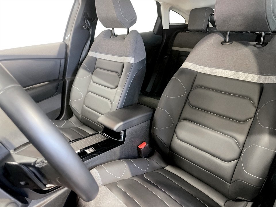 Citroen C4 Shine 1.2 PT 131hk Aut 2023, bild 5/10