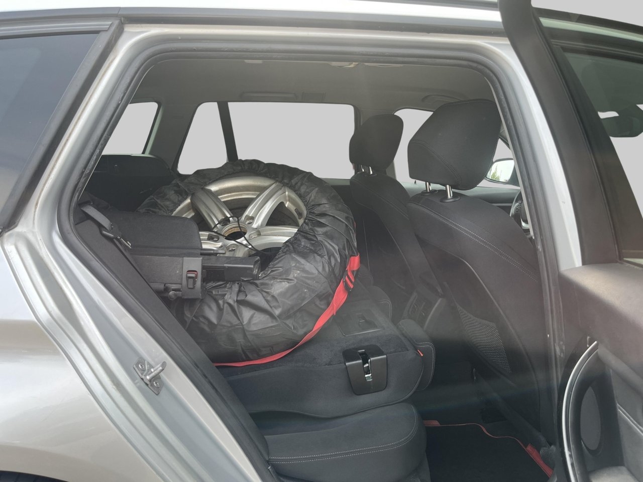 BMW 320 2013, photo 5/10