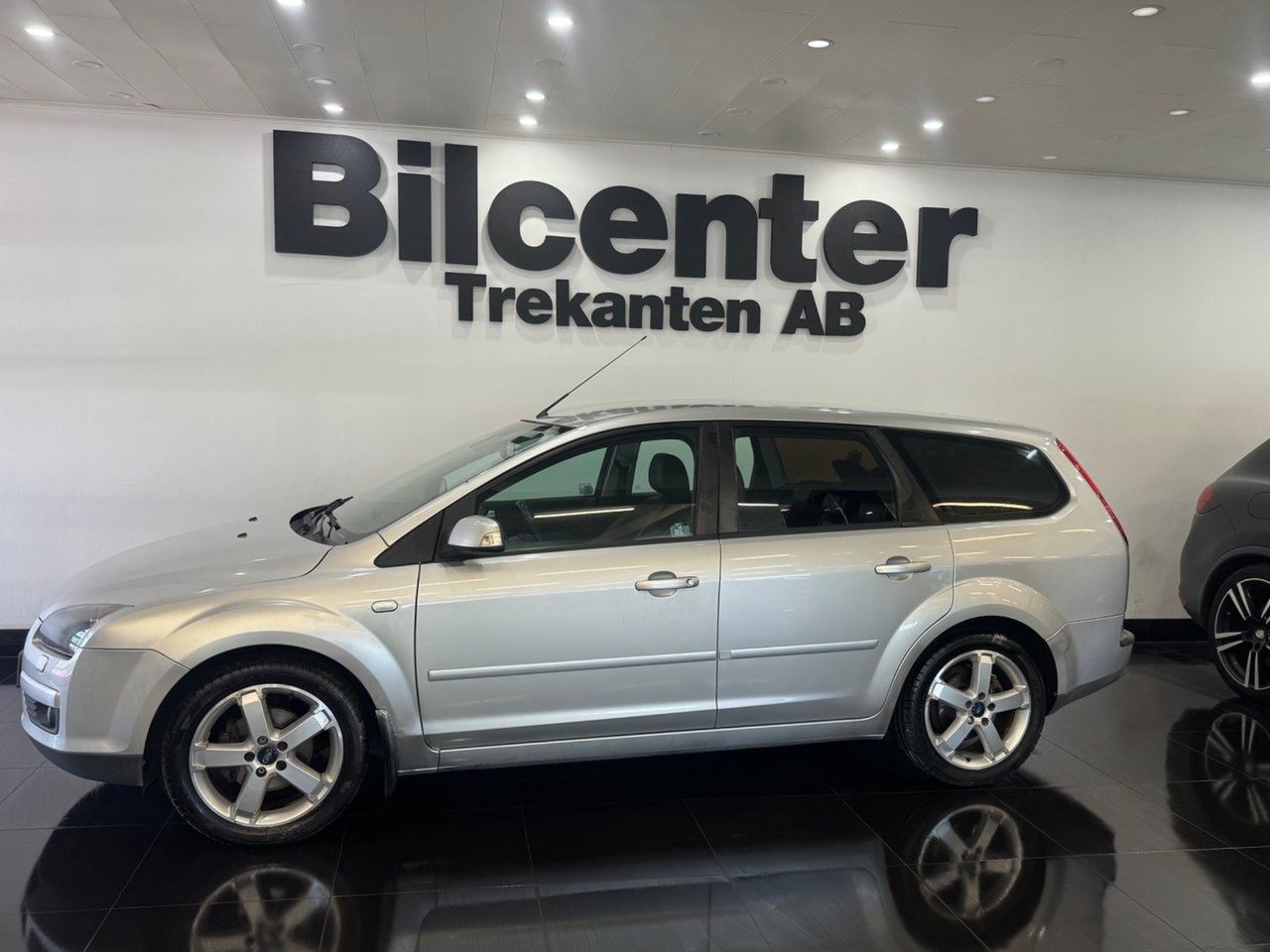 Ford Focus Kombi 1.8 Flexifuel Euro 4 2008, bild 3/9